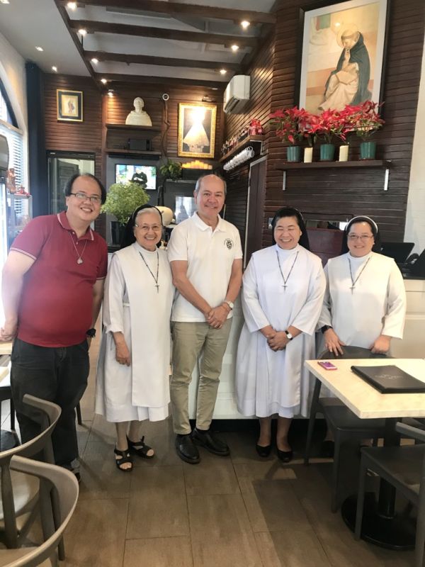 Mother Jess OP and the Sta. Catalina Sisters with Nestor Limqueco